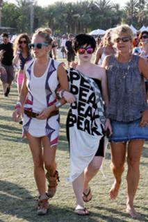 Kelly Osbourne feet photo thumbnail