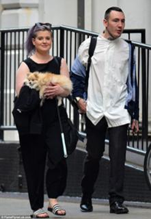 Kelly Osbourne feet photo thumbnail