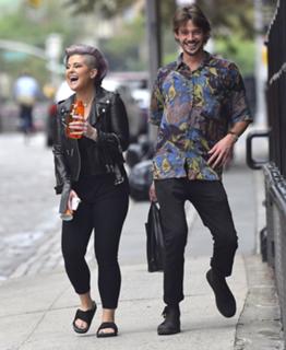 Kelly Osbourne feet photo thumbnail
