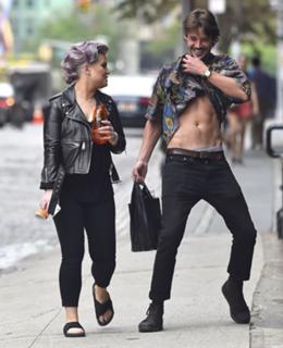 Kelly Osbourne feet photo thumbnail