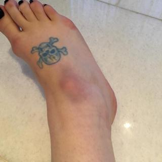 Kelly Osbourne feet photo thumbnail