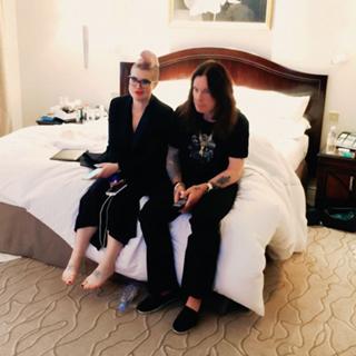 Kelly Osbourne feet photo thumbnail