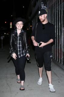 Kelly Osbourne feet photo thumbnail