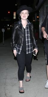 Kelly Osbourne feet photo thumbnail