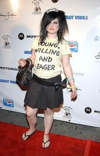 Kelly Osbourne feet photo thumbnail