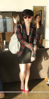 Kelly Osbourne feet photo thumbnail