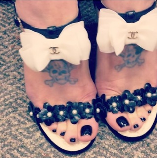 Kelly Osbourne feet photo thumbnail