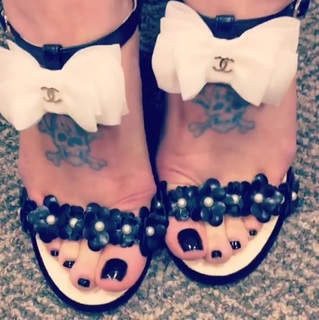 Kelly Osbourne feet photo thumbnail