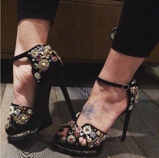 Kelly Osbourne feet photo thumbnail