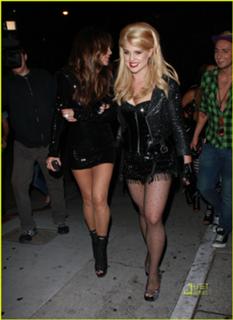 Kelly Osbourne feet photo thumbnail