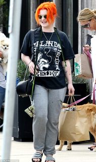Kelly Osbourne feet photo thumbnail