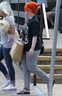Kelly Osbourne feet photo thumbnail