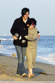 Kelly Osbourne feet photo thumbnail