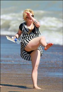 Kelly Osbourne feet photo thumbnail