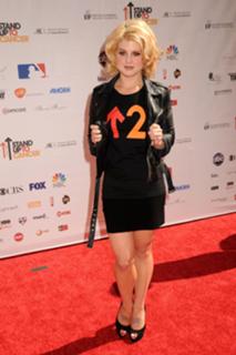 Kelly Osbourne feet photo thumbnail