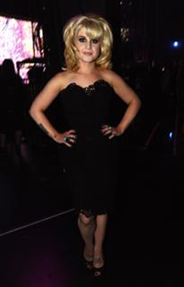 Kelly Osbourne feet photo thumbnail