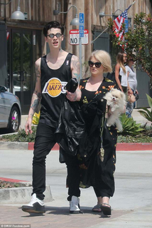 Kelly Osbourne feet photo thumbnail