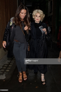 Kelly Osbourne feet photo thumbnail