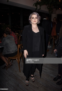 Kelly Osbourne feet photo thumbnail
