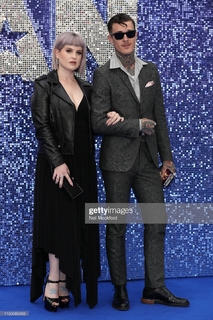 Kelly Osbourne feet photo thumbnail