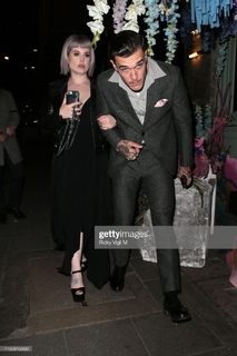 Kelly Osbourne feet photo thumbnail