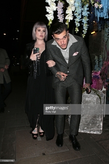 Kelly Osbourne feet photo thumbnail