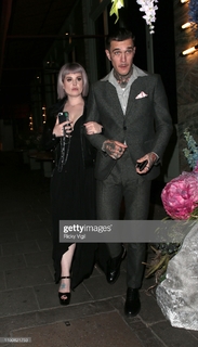 Kelly Osbourne feet photo thumbnail