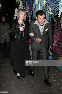 Kelly Osbourne feet photo thumbnail