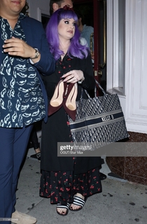 Kelly Osbourne feet photo thumbnail
