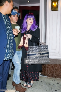 Kelly Osbourne feet photo thumbnail