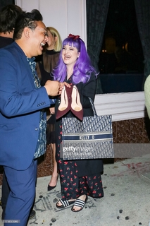 Kelly Osbourne feet photo thumbnail