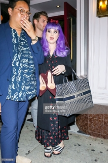 Kelly Osbourne feet photo thumbnail