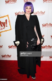Kelly Osbourne feet photo thumbnail