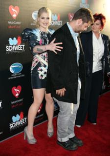 Kelly Osbourne feet photo thumbnail