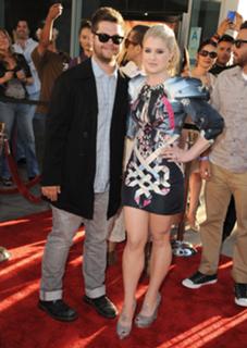 Kelly Osbourne feet photo thumbnail