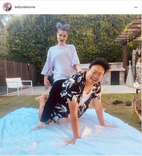 Kelly Osbourne feet photo thumbnail