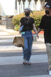 Kelly Osbourne feet photo thumbnail