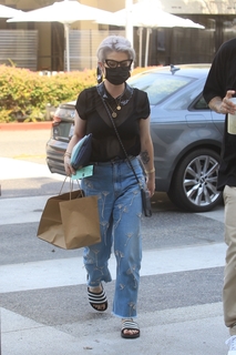 Kelly Osbourne feet photo thumbnail