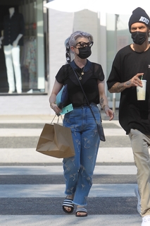Kelly Osbourne feet photo thumbnail