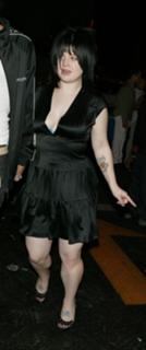 Kelly Osbourne feet photo thumbnail