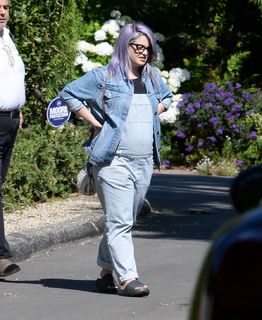 Kelly Osbourne feet photo thumbnail