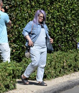 Kelly Osbourne feet photo thumbnail