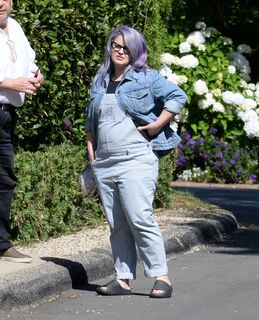 Kelly Osbourne feet photo thumbnail