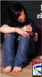 Kelly Osbourne feet photo thumbnail