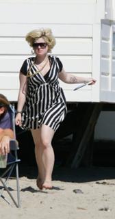 Kelly Osbourne feet photo thumbnail