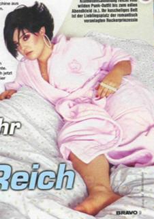 Kelly Osbourne feet photo thumbnail