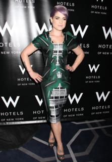 Kelly Osbourne feet photo thumbnail