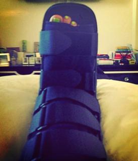 Kelly Osbourne feet photo thumbnail