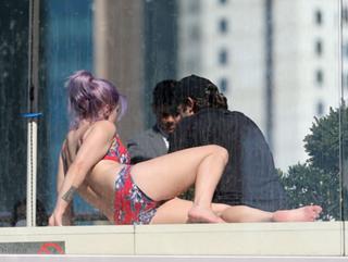 Kelly Osbourne feet photo thumbnail