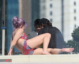 Kelly Osbourne feet photo thumbnail